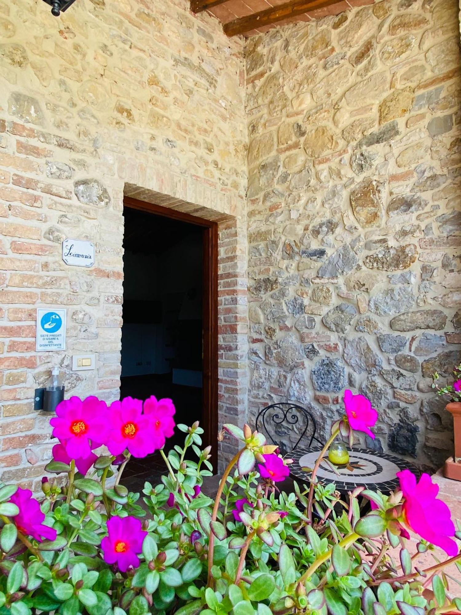 Agriturismo La Peschiera กาโซเล เดลซา ภายนอก รูปภาพ